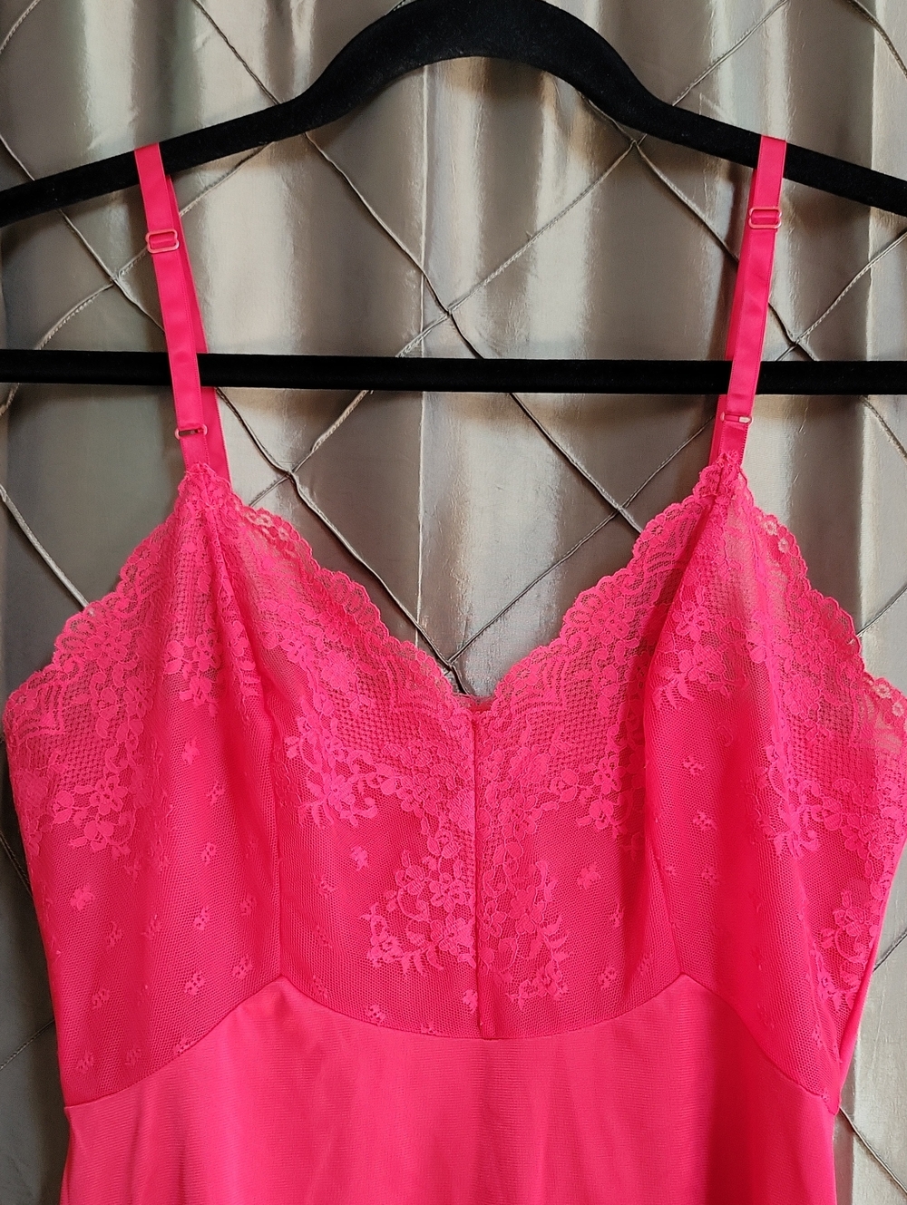 EUC (NWOT?) Vintage Vanity Fair Fitted A-Line Lace Edge Slip / Chemise - Picture 2 of 5